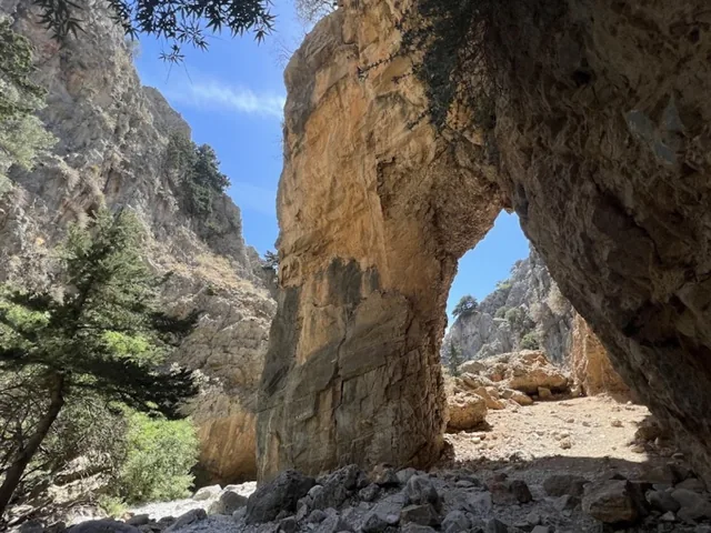 Φυσική πέτρινη αψίδα στο φαράγγι Ίμπρου, Κρήτη